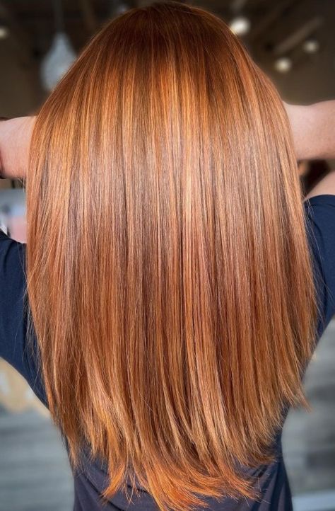 Eye-Catching Blonde-to-Copper Hairstyle Ginger Hair Color Ideas, Long Ginger Hair, Hair Color Gloss, Short Copper Hair, Bright Copper Hair, Hair Color Ideas Trending, Copper Blonde Hair Color, Ginger Blonde, Trending In 2023