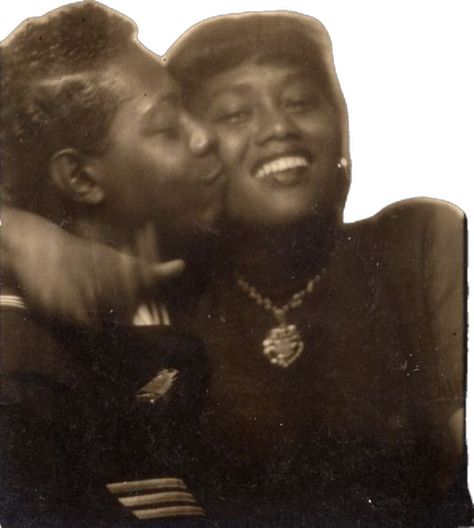 Lesbian Photography, Vintage Lesbian, African American Couples, Vintage Photo Booths, Photobooth Pictures, African American History, White Photo, Vintage Photographs, Black Love