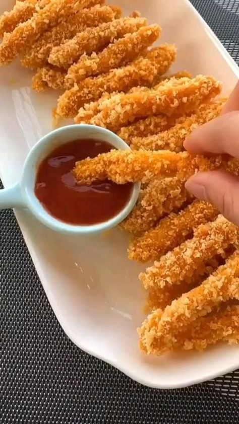 Crispy chicken🍕 Feeling Hungry? 😜 in 2022 Vegetarian Fast Food, Chicken Finger, Chicken Starter Recipes, Resepi Biskut, Tastemade Recipes, Sweet Dishes Recipes, Tasty Recipes Videos, Quick Recipes Snacks, حلويات صحية