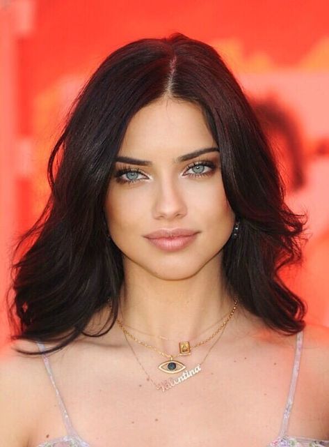 adriana lima Adriana Lima School Photo, Adriana Lima Face, Adrina Lima, 2000s Makeup Looks, Adriana Lima Young, Adriana Lima Style, Make Up Inspiration, The 2000s, Victoria Secret Angels