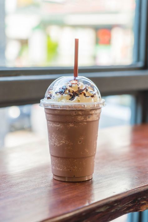 Smoothie Coffee, Iced Chocolate Drink, Iced Chocolate, Coffee Smoothie, Pretzels, Chocolate Photos, Smoothie Cup, Chocolate Smoothie, Milk Shakes