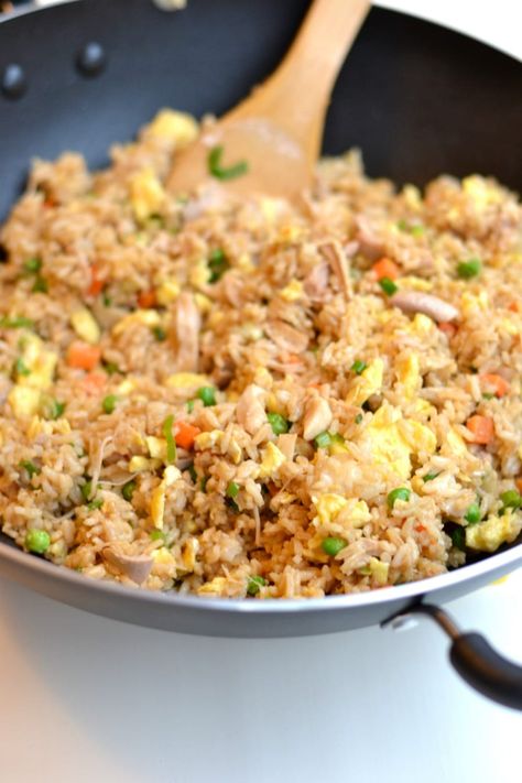 Super easy fried rice. Kids love it for dinner. The perfect one pot meal. Easy Fried Rice With Egg, Rice With Egg, Make Fried Rice, Easy Fried Rice, Just Egg, Wok Recipes, Fried Rice Recipe Easy, Fried Rice With Egg, Making Fried Rice