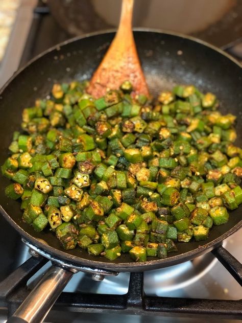 Stir Fry Okra Recipe, Spicy Okra Recipes, Okra Stir Fry, Ocra Recipe Indian, Recipes For Okra, Easy Okra Recipes, Okra Sauteed, Sauteed Okra Recipes, Cooking Okra