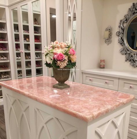 Table Rose, Painting Countertops, Wooden Counter, Quartz Kitchen, Diy Countertops, Marble Counter, Marble Countertop, Pink Table, Pink Kitchen