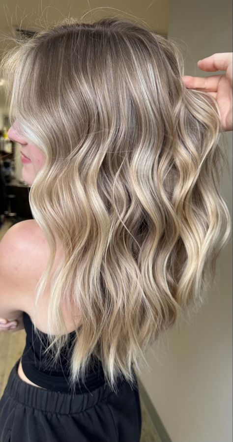 Aesthetic Hair Blonde, Dirty Blonde Hair With Highlights, Blonde Light Brown Hair, Fall Blonde Hair, Bright Blonde Hair, Blonde Hair Transformations, Summer Blonde Hair, Blonde Balayage Highlights, Brown Hair Inspo