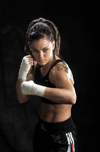 Boxers Women, Female Boxers, Female Martial Artists, Action Pose Reference, Ufc Fighters, Martial Arts Women, People Poses, Female Fighter, Anatomy Poses