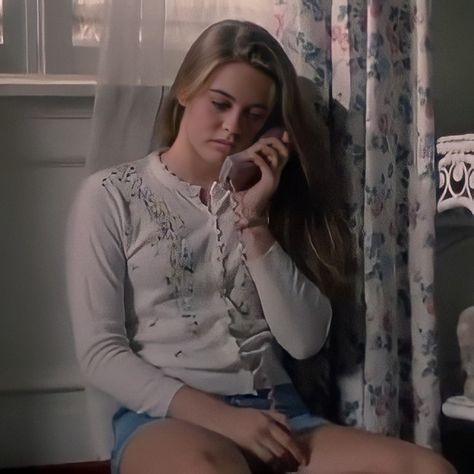 Alicia Silverstone 90s, Crush Movie, Retro Fashion Outfits, The Crush, Cher Horowitz, Alicia Silverstone, Movie Inspired Outfits, Crazy Girls, American Beauty