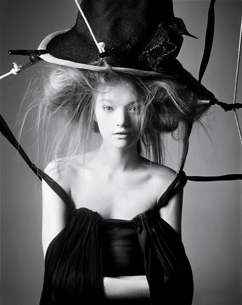 The Lines and the Shapes - NOIR FAÇADE - The place for fashion editorials. Gemma Ward, Craig Mcdean, Fashion Beauty Photography, Vogue Archive, Fashion Photography Editorial, Vogue Italia, Yohji Yamamoto, Beauty Photography, Fashion Photo