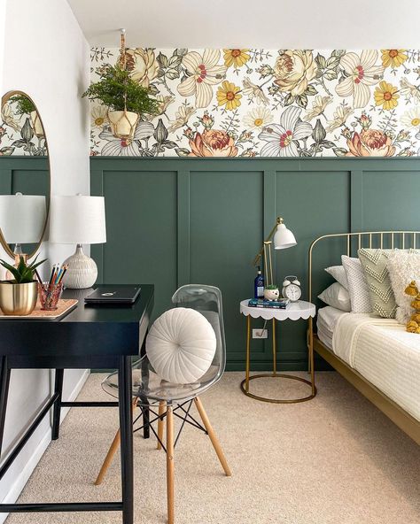 Ideas Crafts Diy, Welcome To Our Nest, Green Accent Walls, Crafts Diy Projects, Dekorasi Kamar Tidur, Accent Wall Bedroom, Bedroom Green, Master Bedrooms Decor, Wallpaper Bedroom