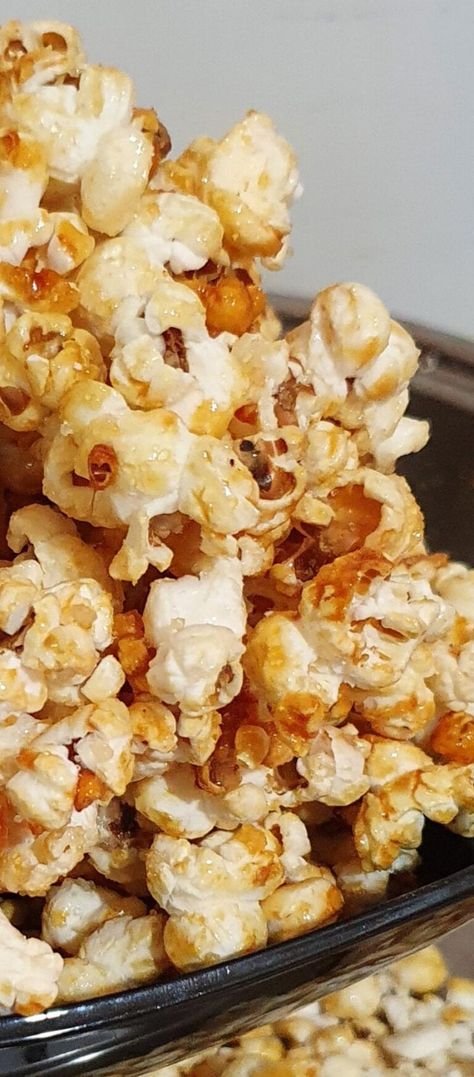 Pan Popped Popcorn, Homemade Caramel Popcorn, Popcorn Recipes Caramel, Homemade Popcorn, Best Popcorn, How To Make Caramel, Pop Popcorn, Caramel Corn, Popcorn Recipes