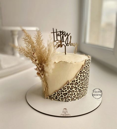 Cheetah Birthday Cakes, Animal Print Birthday Party, Cheetah Print Cakes, Giraffe Birthday Cakes, Cheetah Cakes, Leopard Cake, Leopard Print Cake, Cheetah Birthday, Animal Print Cake