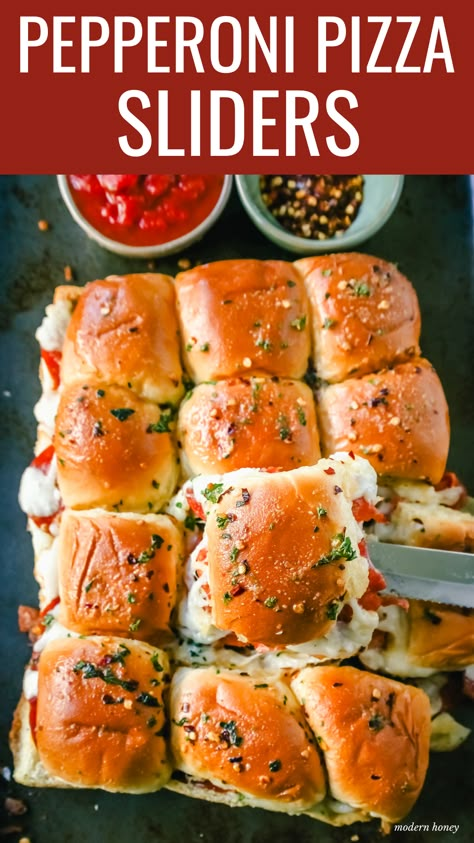 Pepperoni Pizza Sliders Pizza Sliders Hawaiian Rolls, Pepperoni Sliders, Pepperoni Pizza Sliders, Chef Skills, Sliders Recipes Hawaiian Rolls, Pizza Sliders, Easy Slider Recipes, Pizza Slider, Hawaiian Roll Sliders