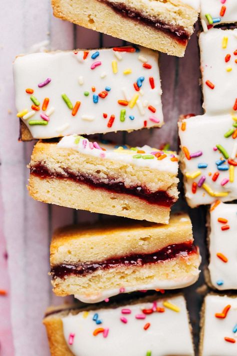 Pop Tart Shortbread, Poptart Shortbread, Strawberry Shortbread Recipe, Strawberry Pop, Strawberry Pop Tart, Raspberry Bars, Buttery Shortbread, Strawberry Dessert Recipes, Shortbread Bars