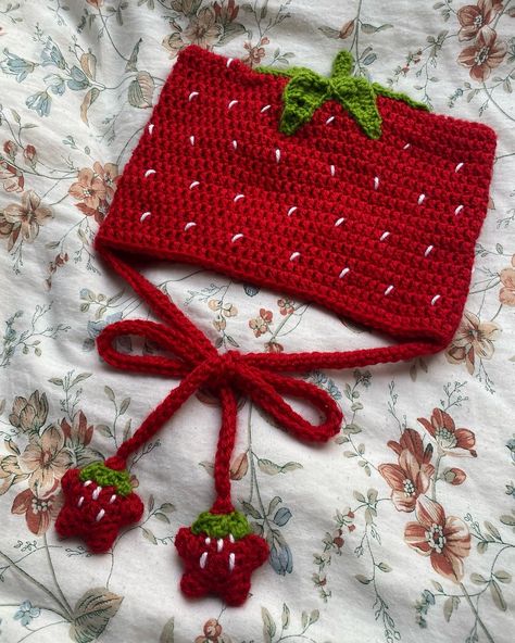 custom crochet strawberry hat 🍓 I love those little strawberry stars omg [ crochet, strawberry hat, diy, small business, kitty beanie, crochet cat beanie ] Crochet Strawberry Sweater, Strawberry Crochet Hat Pattern, Cat Crochet Beanie, Kitty Beanie Crochet, Strawberry Hat Crochet, Strawberry Cat Beanie Crochet, Crochet Strawberry Hat, Crochet Strawberry Beret, Crochet Strawberry Cat Hat