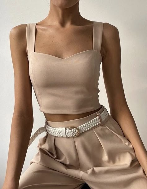 Formal Crop Top, Outing Outfit, Tailored Clothes, Beautiful Casual Dresses, Prom Dress Inspiration, Minimal Outfit, Casual Chic Outfit, Fashion Design Clothes, Clothing Hacks