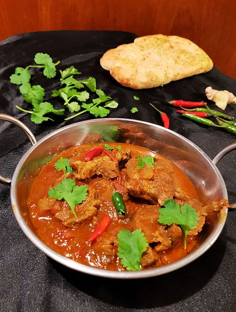 Easy Lamb Jalfrezi Fakeaway Recipe - £1.45 per serving - Skint Chef Lamb Jalfrezi Recipe, Jalfrezi Recipe, Fakeaway Recipes, How To Cook Lamb, Veg Curry, Ethiopian Food, Lamb Curry, Beef Curry, Budget Recipes