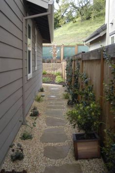 landscaping narrow side yard Backyard Pavers, Alley Way, Casa Hobbit, Small Yard Landscaping, Pavers Backyard, Side Yard Landscaping, Walkway Landscaping, Side Yards, Gravel Path