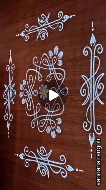 Chalk Rangoli, Festival Rangoli, Sikku Kolam, Rangoli Border, Rangoli Borders, Rangoli Border Designs, Free Hand Rangoli, Rangoli With Dots, Rangoli Kolam