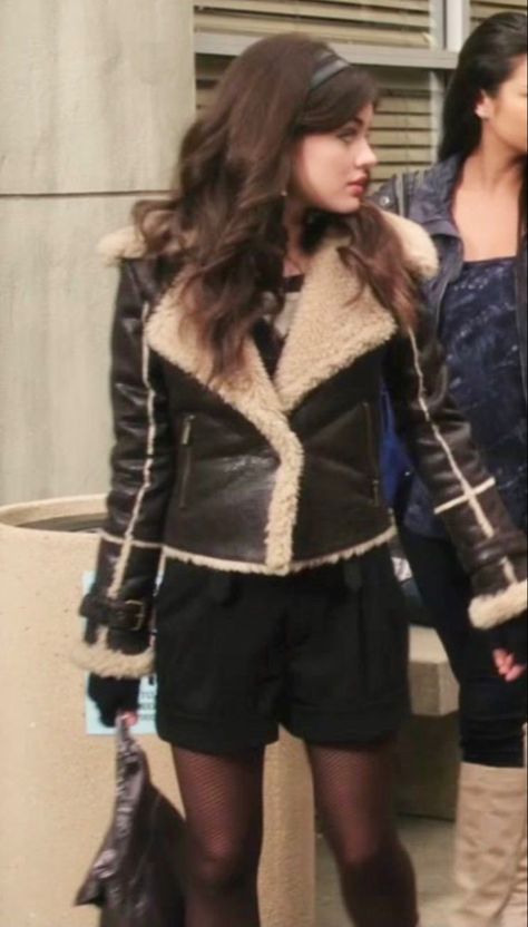 Winter fur 2010 Outfits, Aria Montgomery Style, Pretty Little Liars Outfits, Pll Outfits, Tv Clothes, Pretty Little Liars Fashion, Pll Fashion, Aria Montgomery, Tv Show Outfits