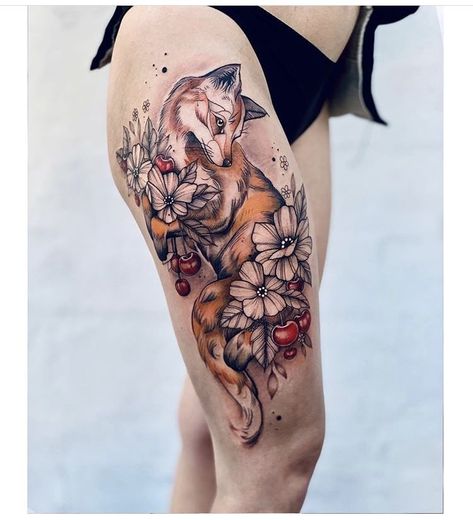 Fox Thigh Tattoo, Side Thigh Tattoo, Thigh Tattoo Ideas, Tattoos Flowers, Side Thigh Tattoos, Cute Thigh Tattoos, Fox Tattoo Design, Парные Тату, Geniale Tattoos