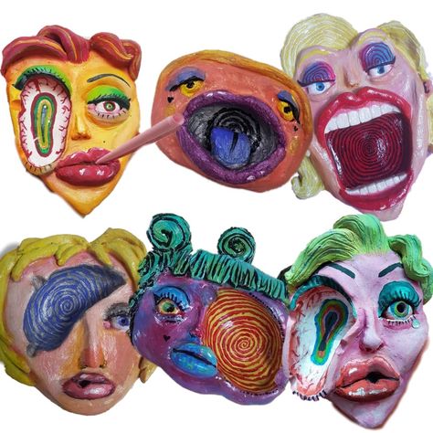 Handmade ashtrays in a psychedelic, colorful style Clay Techniques Ceramic Art, Craft Art Ideas, Weird Clay Ideas, Ceramic Masks Ideas, Sculpey Clay Ideas, Clay Ashtray Ideas, Face Ashtray, Weird Pottery, Ashtray Clay