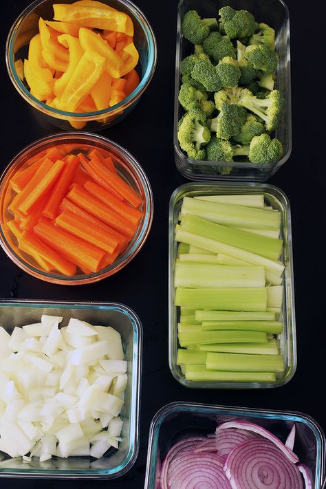 Meal Prepping Vegetables, Meal Prep With Vegetables, How To Meal Prep Vegetables, Veggies To Meal Prep, Meal Prep Raw Veggies, Weekly Vegetable Prep, Prepping Veggies For The Week, Vegetable Prep Food Storage, How To Prep Veggies For The Week