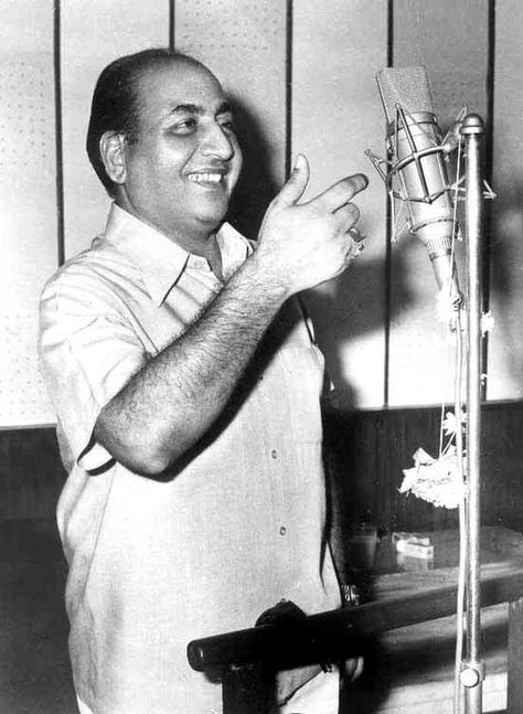 Mohammed Rafi, Old Film Posters, Hindi Old Songs, Old Film Stars, Old Bollywood Songs, Poetry For Kids, Legendary Singers, Bollywood Photos, Bollywood Wedding