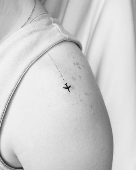 Airplane Tattoos Men, Minimal Airplane Tattoo, Traveler Tattoos For Women, Minimal Travel Tattoo, Travel Tattoos For Women, Tiny Travel Tattoo, Tattoo Airplane, Aviation Tattoo, Travel Tattoo Ideas