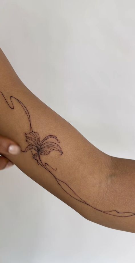 Hibiscus Fine Line Tattoo, Flowy Flower Tattoo, Botanical Flow Tattoo, Flow Tattoo, Flower Tats, Flower Tat, Hibiscus Tattoo, Feminine Tattoo Sleeves, Tattoo Sleeves