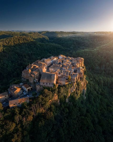 SEBASTIEN NAGY on Instagram: “Calcata” Village In Italy, What Is Tumblr, Rome Italy, Travel Lifestyle, Middle Ages, Meeting People, Italy Travel, The Valley, The River