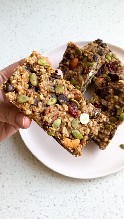 Snacks High Protein, Protein Energy Bars, No Bake Protein Bars, Gluten Free Protein Bars, Vegan Energy Bars, Energy Bars Recipe, Best Vegan Protein, High Protein Bars, Vegan Protein Bars