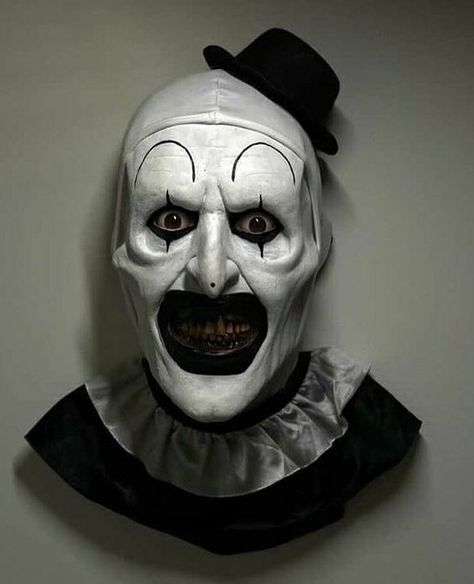 Clown Mask Makeup, Terrifier Makeup, Art The Clown Terrifier Drawing, Clown Sculpture, Ghost Face Wallpaper Aesthetic, Art The Clown Terrifier, Voodoo Halloween, Horror Themed Party, Terror Movies