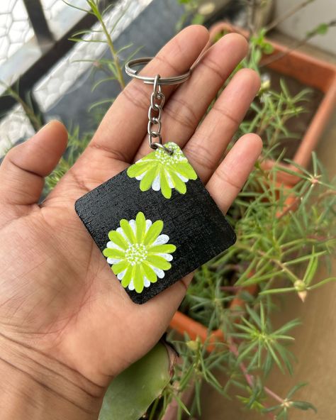 Hand painted keychains💚💚💚 DM to order yours!! Follow @chitrakala_by_dd for more updates 🥰🥰 #dmforbuy #paintedkeychain #artgallery #artist #art #instagram #insta #viralvideos #viralreels #trending #artwork #acrylic #acrylicpainting #instadaily #instalike #instamood Trending Artwork, Keychain Ideas, Artwork Acrylic, Easy Canvas, Easy Canvas Art, Art Instagram, Key Chains, Artist Art, Clay Art