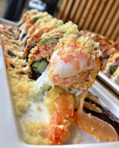 Sushi Tower, Steak Sushi, Sushi Recipes Homemade, Shrimp Sushi, Seafood Sushi, Japanese Food Sushi, Sushi Love, Keto Breads, Homemade Sushi