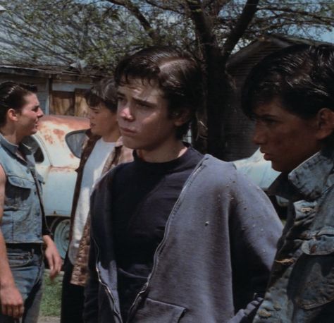 The Outsiders Aesthetic Ponyboy, Tomas Howell 80s, Ponyboy Curtis Pictures, Pony Boy Outsiders, Blonde Ponyboy, The Outsiders Background, Johnny And Ponyboy Matching Pfp, Ponyboy And Johnny Matching Pfp, The Outsiders Icons