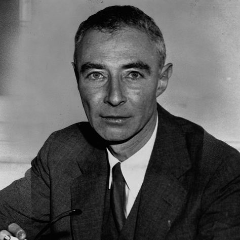 J Robert Oppenheimer, Robert Oppenheimer, Famous Scientist, Manhattan Project, Kebaya Muslim, Clock Wallpaper, Christopher Nolan, Us History, World History