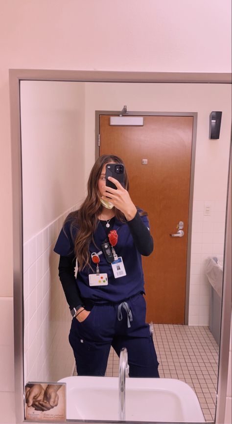 Penn Foster High School, Cna Aesthetic, Cardiology Nurse, Aqua Fresca, Medical Administrative Assistant, Outfits Uni, Winter Scrubs, Nurse Outfit Scrubs, Cardiology Nursing