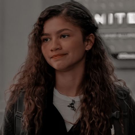 Fotos Hd 4k, Mode Zendaya, Spiderman Venom, Zendaya Style, Swag Girl Style, Man Icon, Zendaya Coleman, Hollywood Actor, Boy Hairstyles