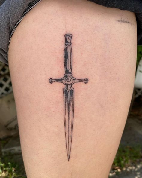 Aspen / Allison / Ochre on Instagram: “Another sick dag for y’all cause I know you love them pointy pokers Handpoked . . . #handpoke #handpoked #handpokedtattoo #tattoo…” Thigh Knife Tattoo, Mideaval Tattoo Design, Dagger Back Tattoo Women, Knife Flash Tattoo, Feminine Knife Tattoo, Midevil Tattoo Ideas, Longsword Tattoo, Dagger With Wings Tattoo, Forearm Dagger Tattoo