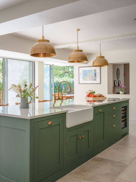 Country Kitchen - Sustainable Kitchens Cotswold Kitchen Ideas, Farrow And Ball Green Kitchen, Green Kitchen Aesthetic, Green Country Kitchen, Farm Kitchen Ideas, Green Shaker Kitchen, Farrow And Ball Kitchen, Cornwall House, Grey Shaker Kitchen