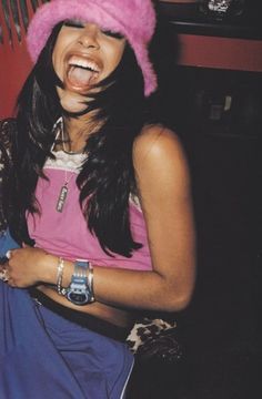 cyber ghetto fur bucket hat soft pink aaliyah aaliyah sweatpants Mix Match Bathing Suits, 90s Reggaeton Aesthetic, 200s Black Women, South America Fashion, Celebrities In The 90s, 90 Vibes Aesthetic, Aaliyah Style 90s, 90s Celebrity Fashion, Aaliyah Outfits