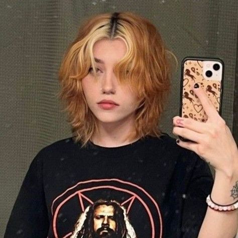 Grunge Hair Curtain Bangs, Alt Female Haircuts, Kailee Morgue Hair, Shaggy Alt Hair, Kailee Morgue Short Hair, Gender Neutral Haircuts Straight Hair, Haircuts Easy To Style, Alt Haircuts Medium, Straight Mullet Hairstyle Women