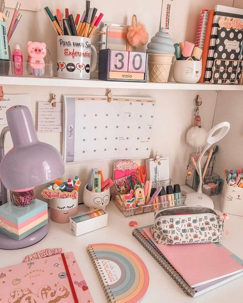 Study Desk Decor, Desk Inspiration, Cubicle Decor, Study Room Decor, Preppy Room Decor, Preppy Room, Study Desk, Craft Room Organization, Room Makeover Inspiration