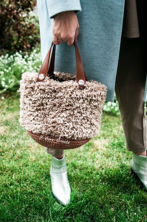 Fur Crochet, Fuzzy Bag, Bucket Bag Pattern, Bag Video, Trapeze Bag, Crossbody Bag Pattern, Knit Bag, Boho Crossbody Bag, Faux Fur Bag