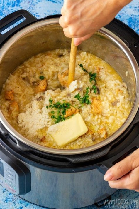 31 Chicken Instant Pot Recipes: Easy and Healthy | Decor Dolphin Risotto Pressure Cooker, Filet Mignon Chorizo, Risotto Recipes Chicken, Chicken Risotto, Diner Recept, Pressure Cooker Chicken, Food Instant Pot, Instant Pot Air Fryer, Instant Pot Meals