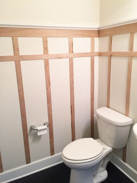 Board And Batten Bathroom, Batten Bathroom, Batten Diy, Makeover Kamar Mandi, Bathroom Renovation Diy, Half Bath Remodel, Diy Board And Batten, Bath Makeover, Board And Batten Wall