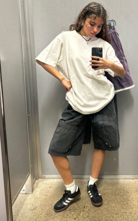 Long Shorts And Tank Top Outfits, Jorts And Baggy Shirts, Baggy White Tee Outfits, Jorts And Oversized Tshirt, Baggy White Tshirt Outfit, Baggy Summer Fits Women, Gray Jorts Outfit, Hoodie And Jorts Outfit, Jort Outfit Aesthetic