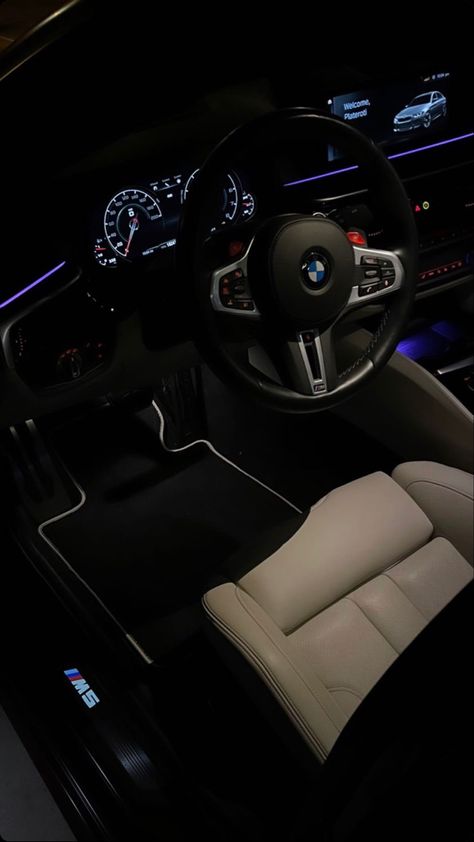 Bmw Keys Aesthetic, Bmw Interior Wallpaper, Bmw Aesthetic, Luxury Cars Bmw, Bmw Interior, Bmw Dealership, Bmw 540i, Bmw Girl, Bmw Performance