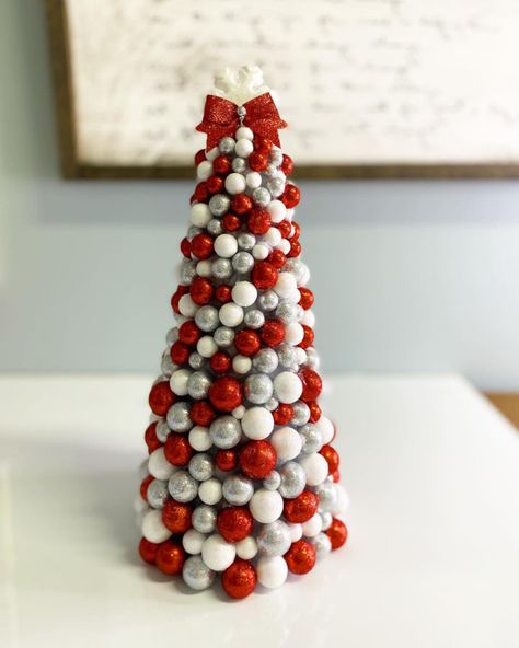 Mini Christmas Tree Diy, Styrofoam Ball Crafts, Mini Christmas Tree Decorations, Diy Christmas Ball, Styrofoam Crafts, Ball Christmas Tree, Office Candy, Christmas Cones, Glitter Ball