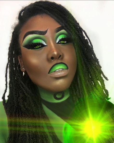 Shego Makeup, Cute Eye Makeup, Cute Eyes, Queen Of Hearts, Creative Makeup, Esthetician, Costume Ideas, Halloween Makeup, Halloween Face Makeup